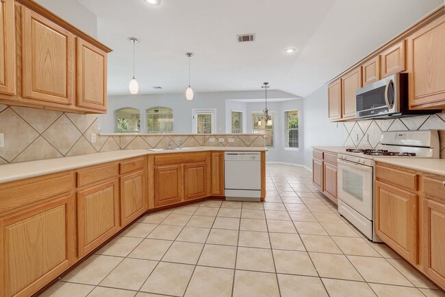 Building Photo - Avery Ranch Dime!