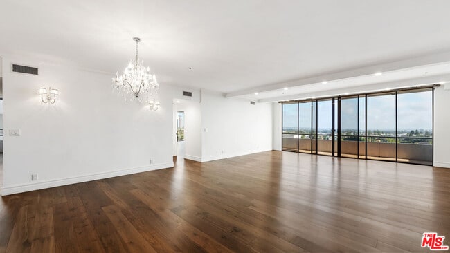 Building Photo - 10660 Wilshire Blvd