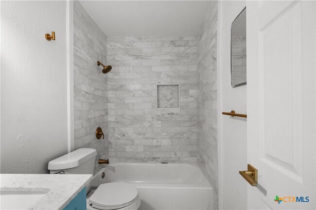 Building Photo - 2213 B Valley Forge Ave