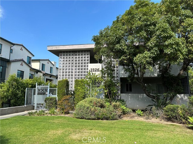 Primary Photo - 1026 La Cadena Ave