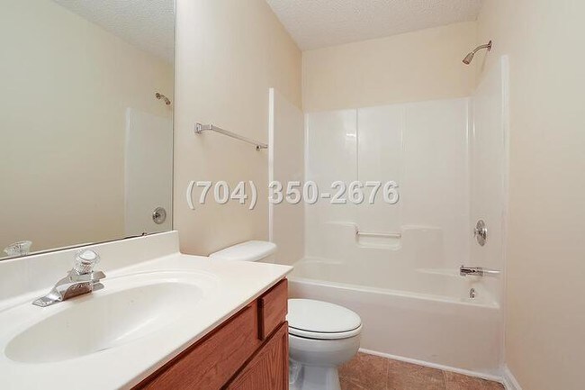 Building Photo - Beautiful townhouse 2 bed 1.5 bath in Monroe