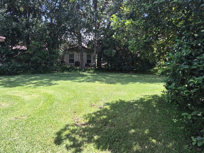 Building Photo - 10509 Montpelier Cir