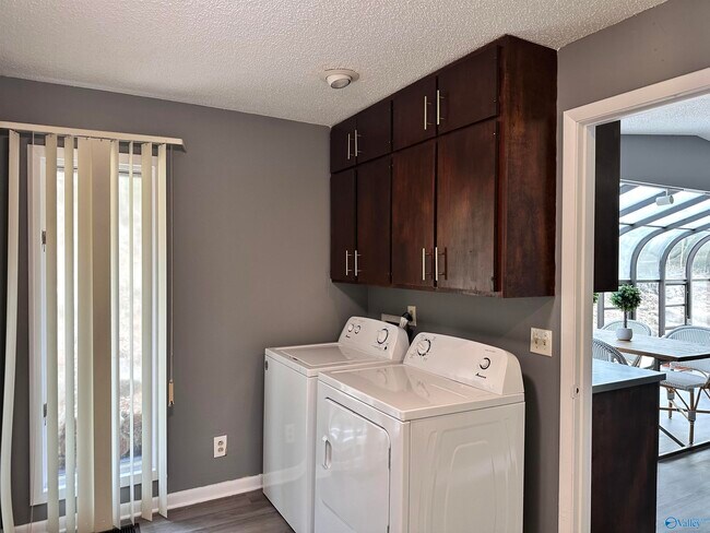 Building Photo - 701 Fagan Springs Dr SE