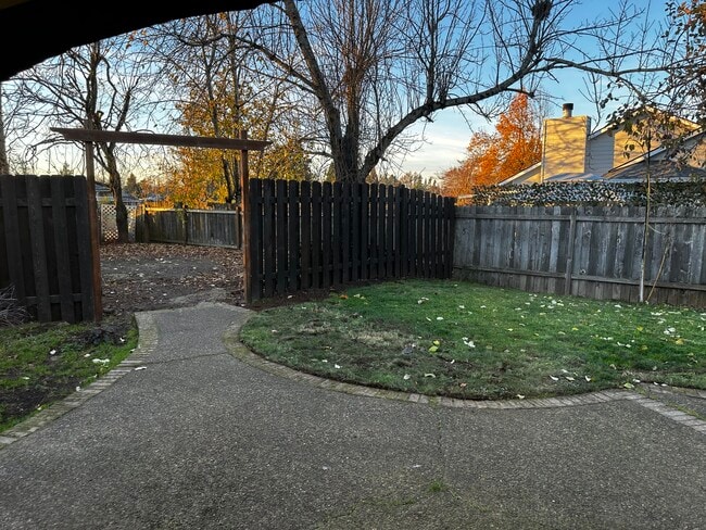 Building Photo - 12053 Four Oaks St