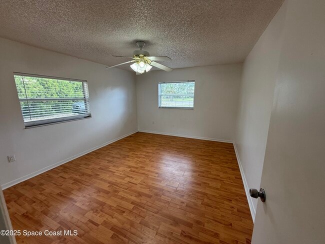 Building Photo - 5425 Country Ln