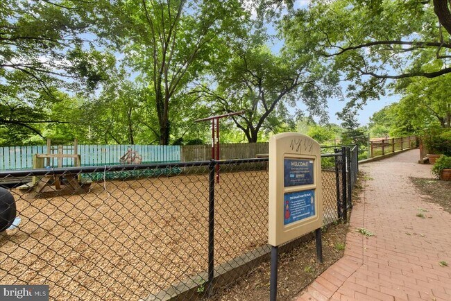 Building Photo - 955 26th St NW