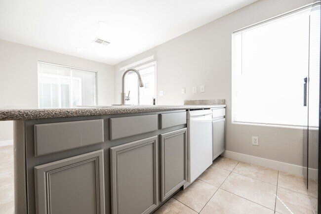 Building Photo - 6075 Las Nubes Dr