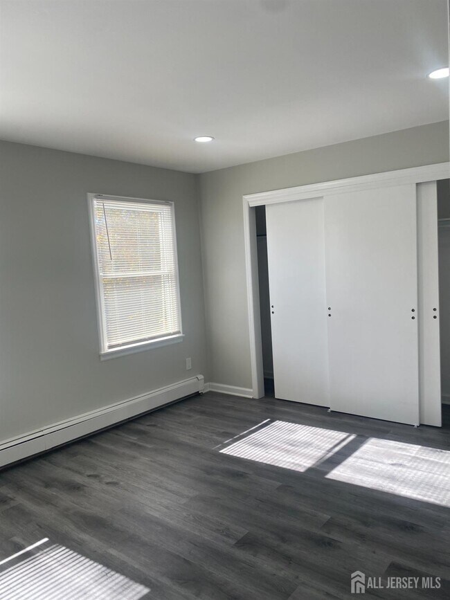 Building Photo - 111 Riva Ave