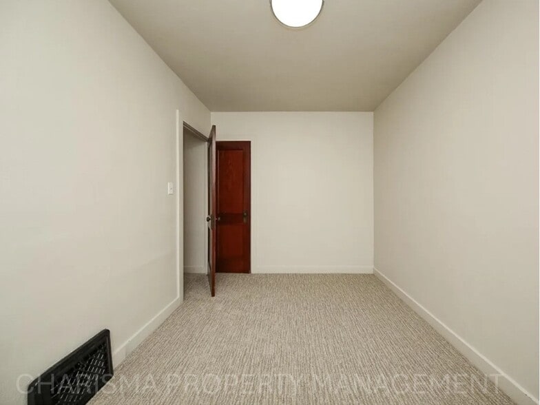 Building Photo - 1330 W 14th St