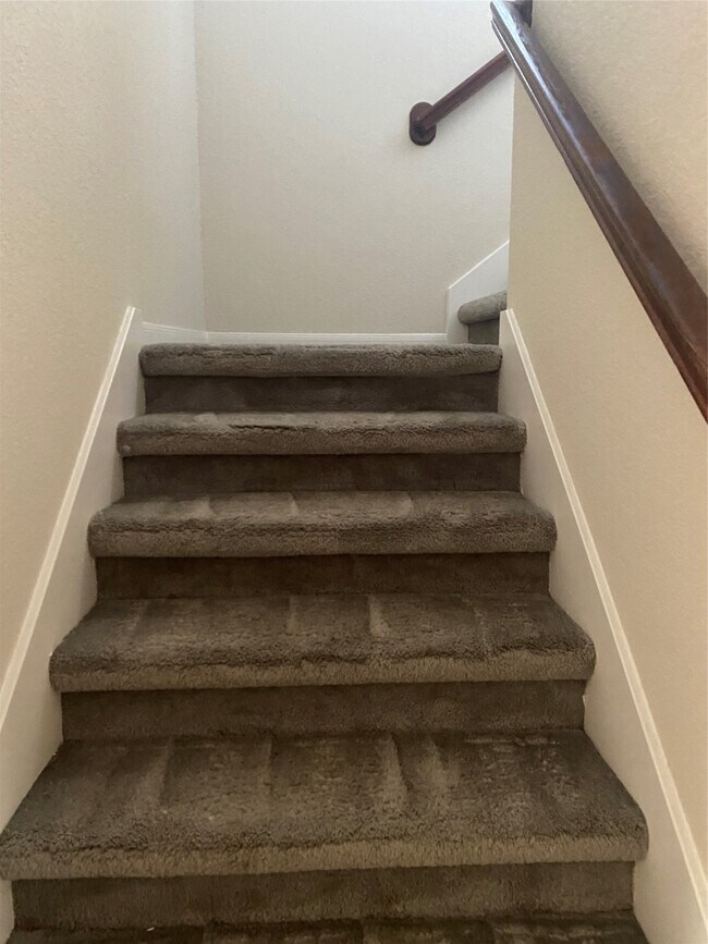 Building Photo - 42 Drifting Shadows Cir