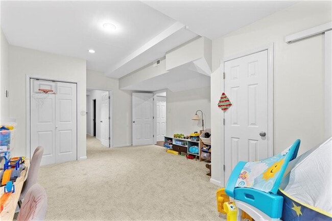 Building Photo - 350 Landing Entry