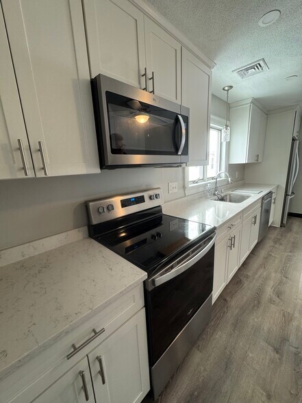 Building Photo - 100 Capen St