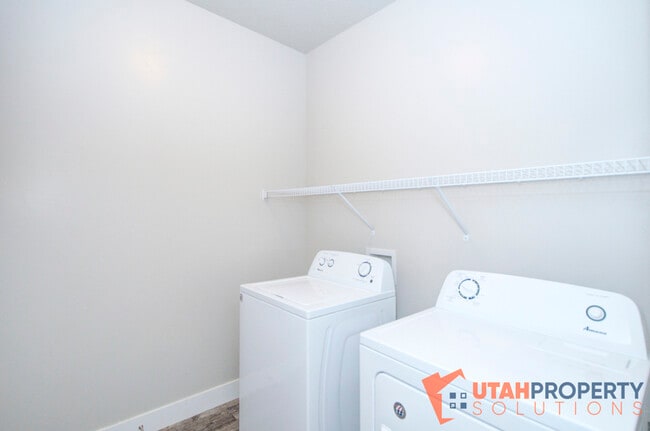 Building Photo - 626 N Sun Peak Dr