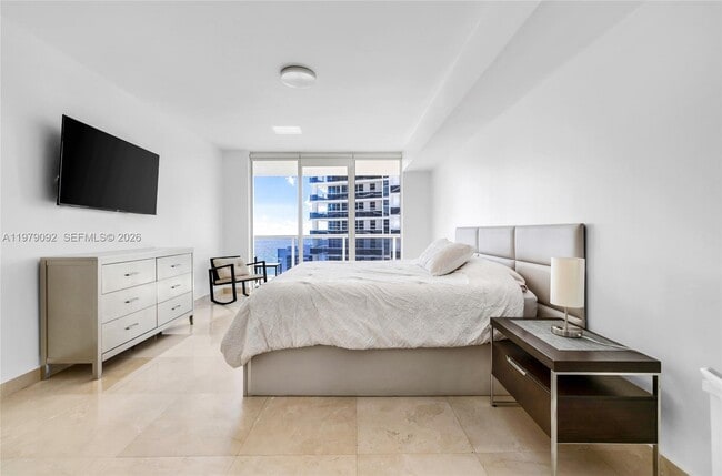 Building Photo - 1830 S Ocean Dr