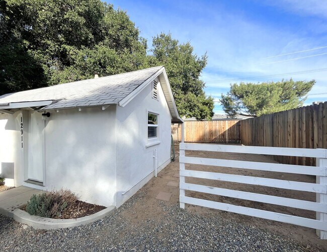 Building Photo - Douglas St. - 12909-12911