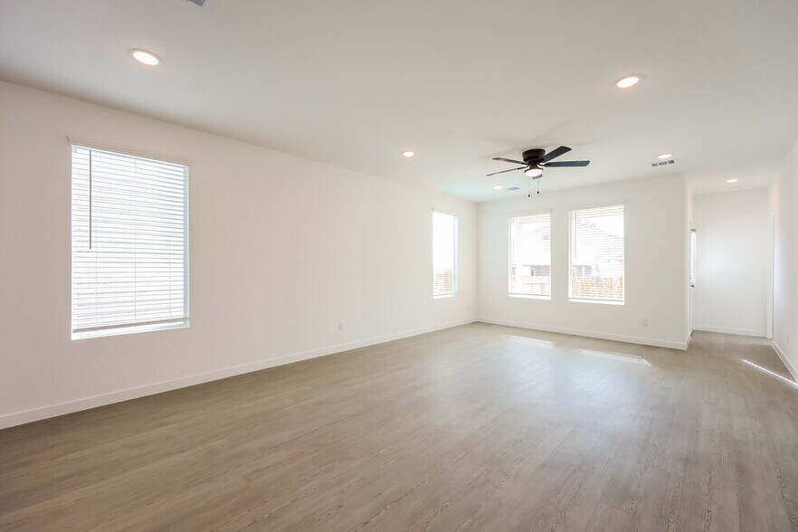 Building Photo - 15522 Crescent Pne