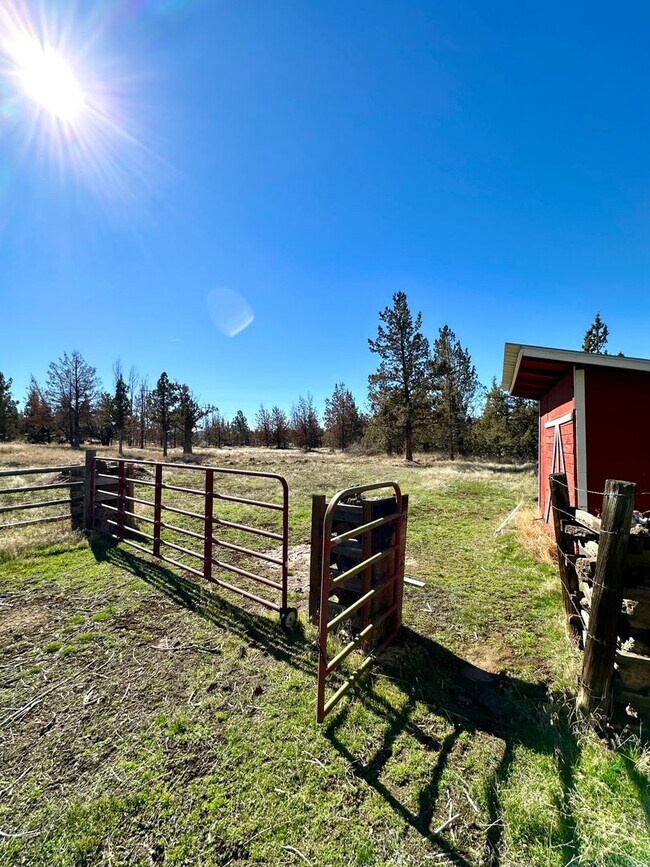 Building Photo - 333 SW 35th St