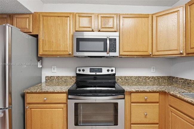 Building Photo - 2500 Parkview Dr