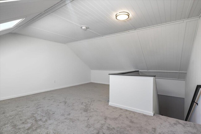 Building Photo - 5 Aspen Ln