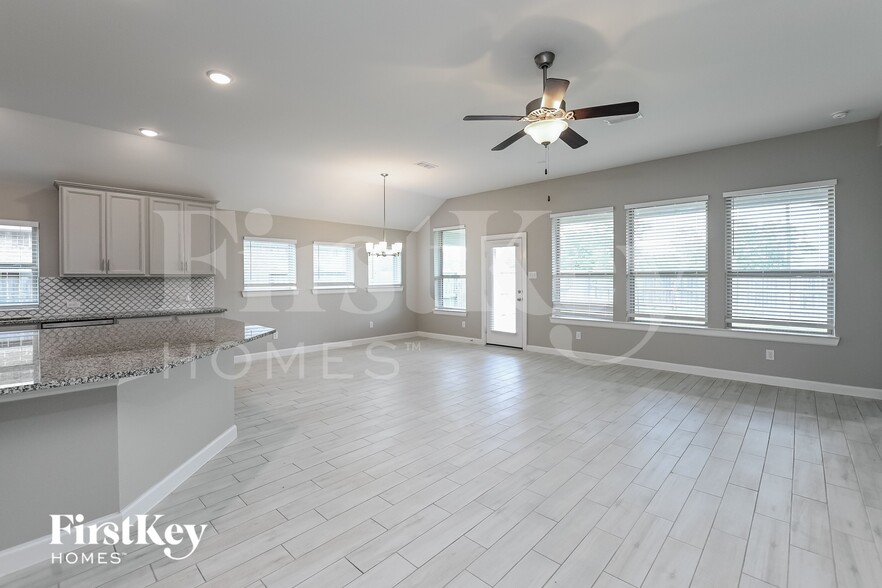 Building Photo - 10327 Armstrong Dr