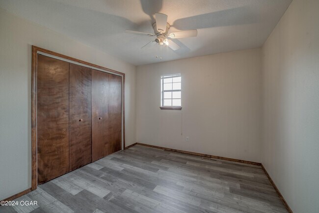 Building Photo - 913 St Louis Ave