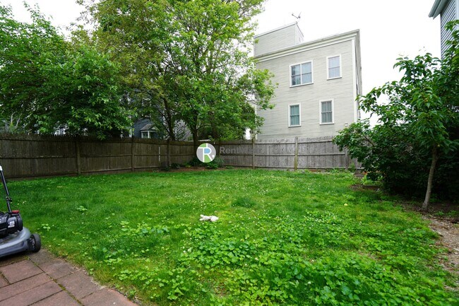 Building Photo - 21 Plainfield St