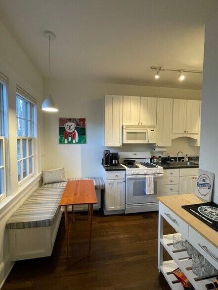 Building Photo - 1071 N Highland Ave NE