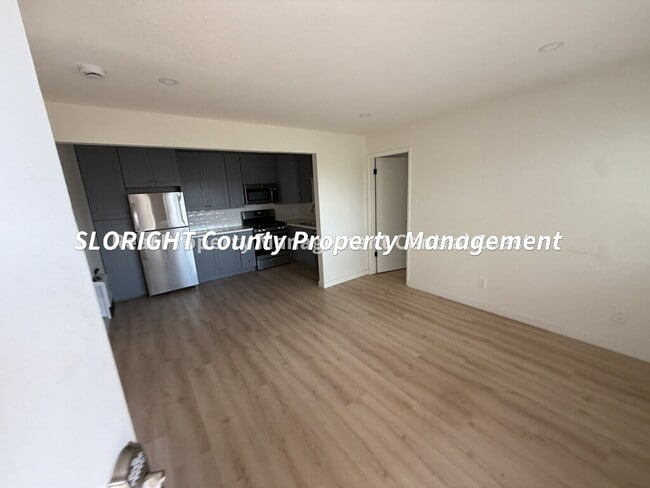 Building Photo - AVAILABLE NOW - 2 Bedroom, 2 Bath Coastal Apartment