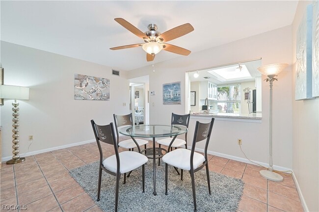 Building Photo - 5445 Peppertree Dr