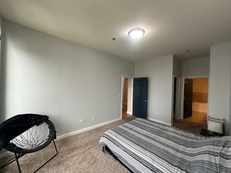 Building Photo - 1400 S Michigan Ave