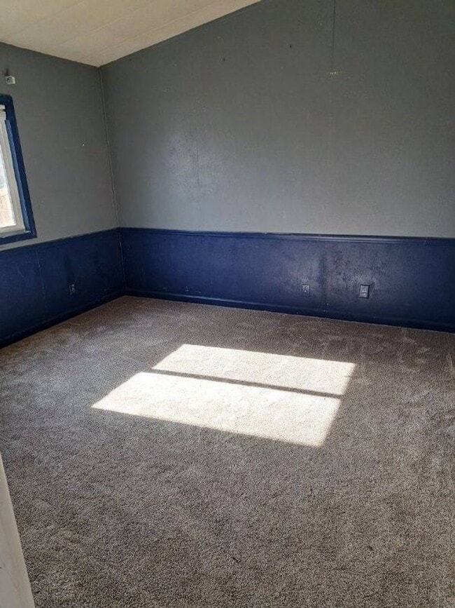 Building Photo - 3 bedroom,  2 bath on a quarter acre for rent