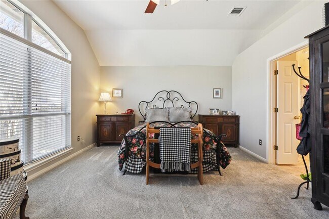 Building Photo - 3805 Pebble Ct