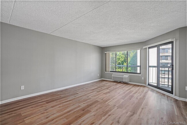 Building Photo - 200 High Point Dr