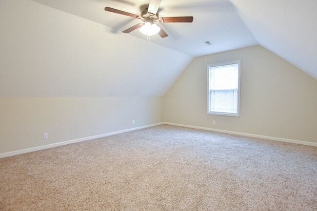 Building Photo - Pet Friendly Three Bedroom with Bonus!