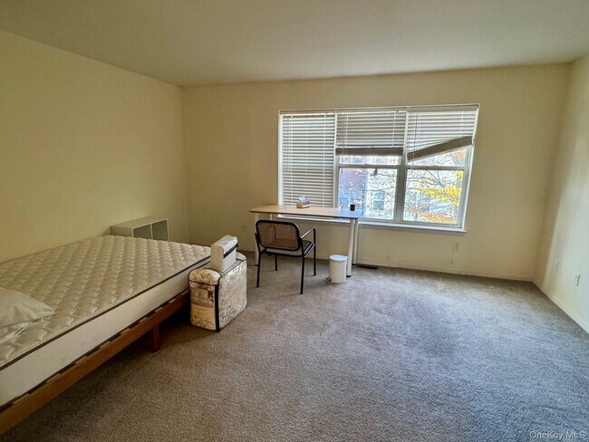 Building Photo - 51 Deer Ct Dr