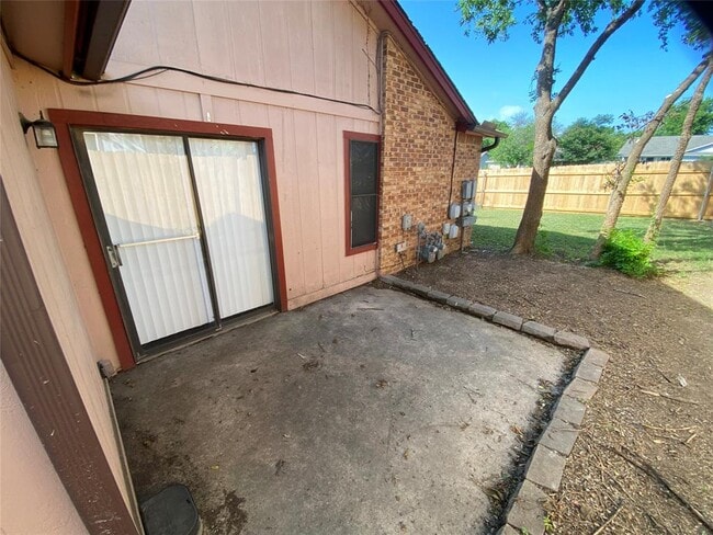 Building Photo - 316 W William Cannon Dr