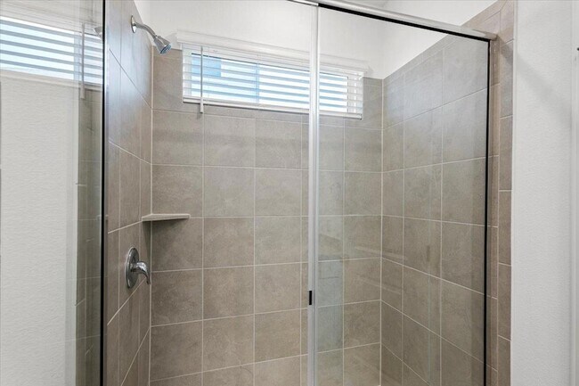 Building Photo - 1409 Alana Fls Ave