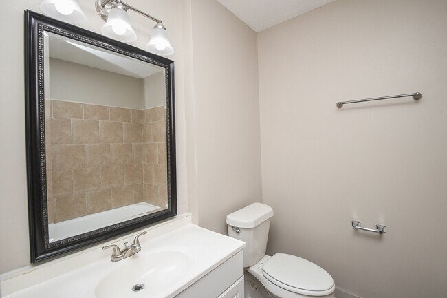 Building Photo - 710 Barnesville St