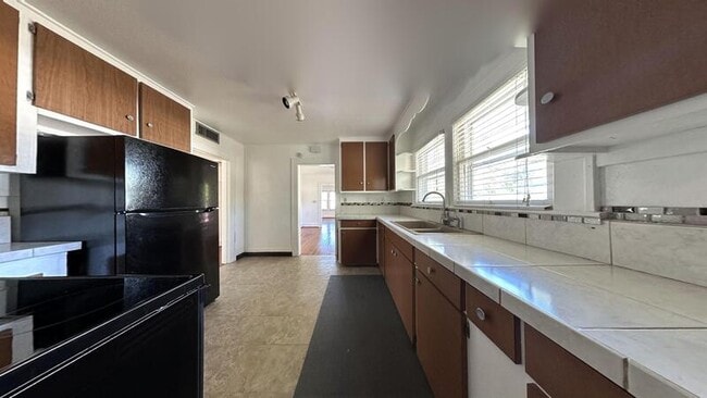 Building Photo - 1013 23rd St W