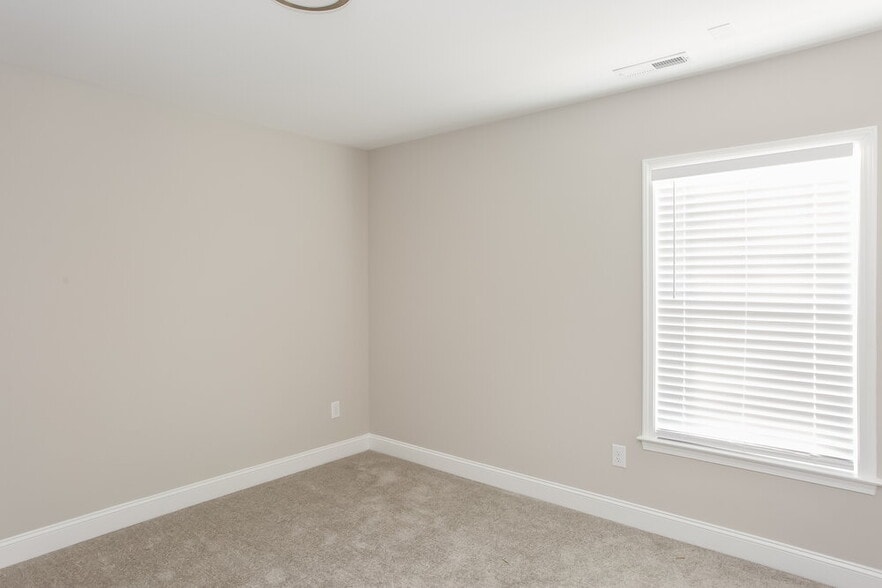 Building Photo - 2218 Moose Rd