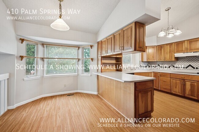 Building Photo - 410 Palm Springs Way