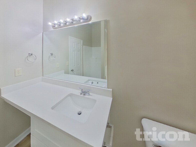 Building Photo - 868 Asbury Way