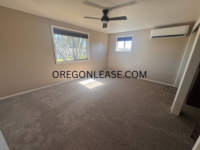 Building Photo - Spacious 4-Bedroom Home in North Springfield