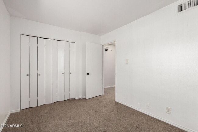 Building Photo - Old Town Scottsdale townhome- 2 bd 2 bath- W/D- Yard