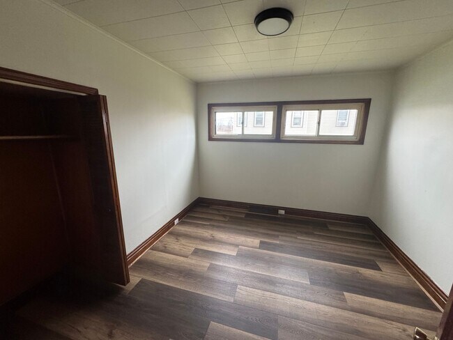 Building Photo - Updated 2-Bedroom Home with Spacious Layou...