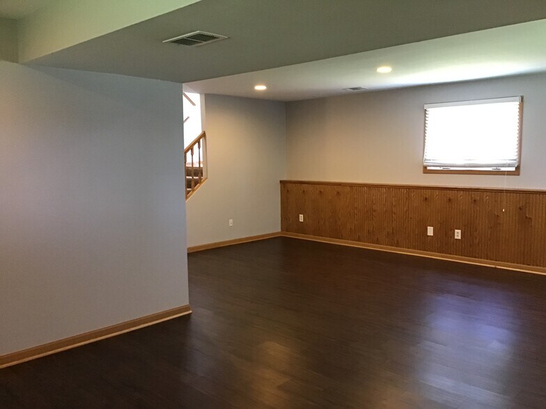Building Photo - 7007 Lewis & Clark Dr