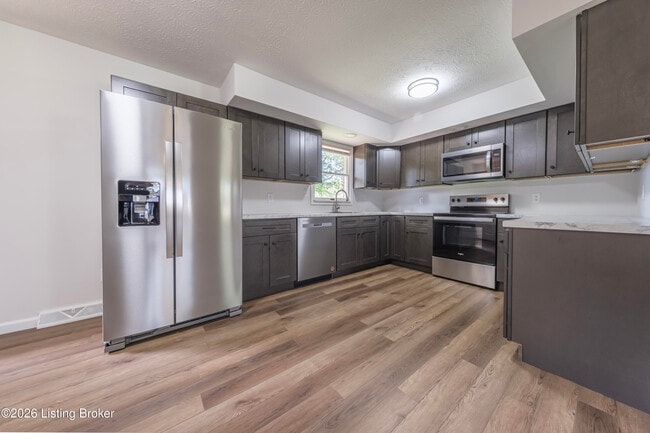 Building Photo - 309 E 6th St