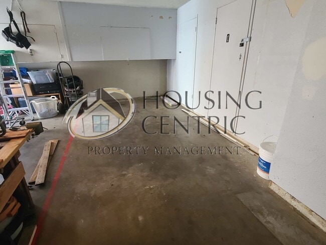Building Photo - 9013 Montoya St