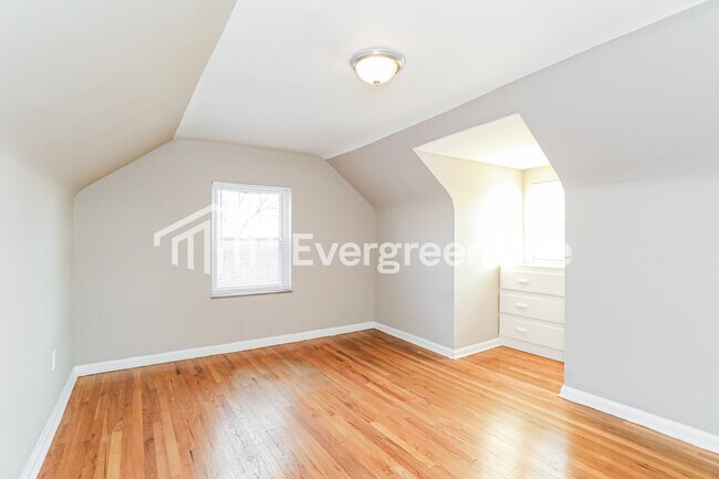 Building Photo - 3316 Robinet Dr