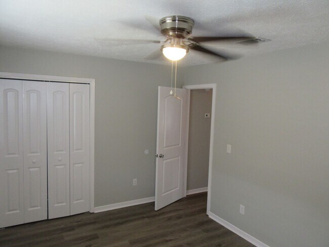 Building Photo - 2914 Sequoia Ave